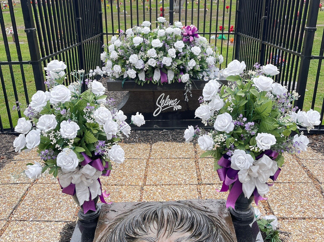 The Grave of Selena Quintanilla-Perez-科珀斯克里斯蒂市必去景点