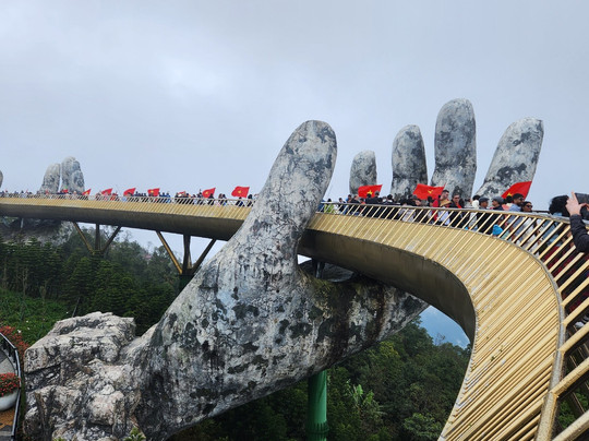 Golden Bridge-岘港必去景点