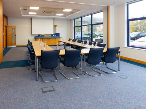 米尔顿凯恩斯智选假日酒店主图