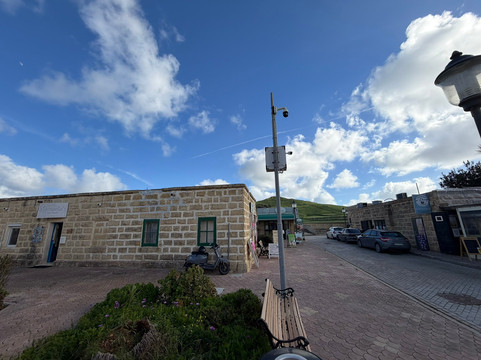 Ta' Dbiegi Crafts Village-Gharb必去景点