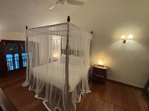 加勒古堡酒店主图