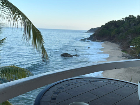 莉迪亚平房酒店主图