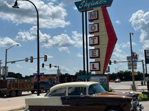 Skyliner Motel主图