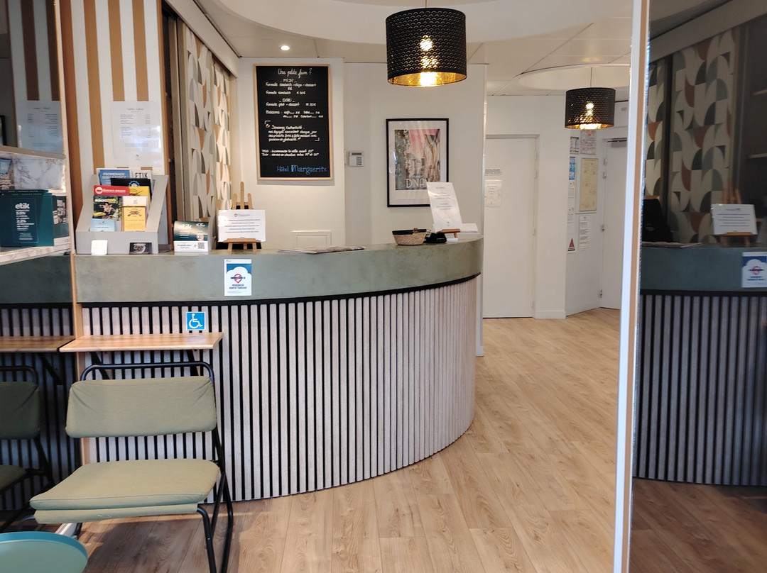 沙隆日酒店主图