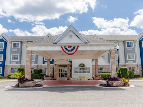 金斯兰温德姆麦客达套房酒店主图