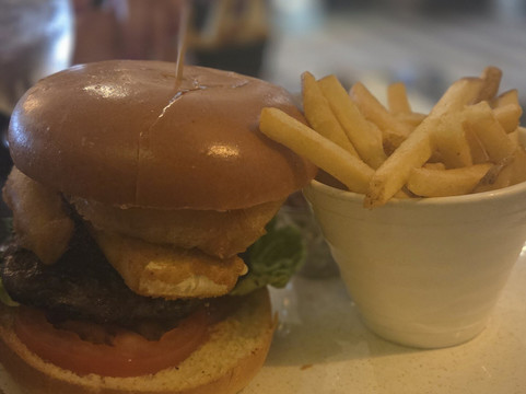 卡文水晶酒店主图