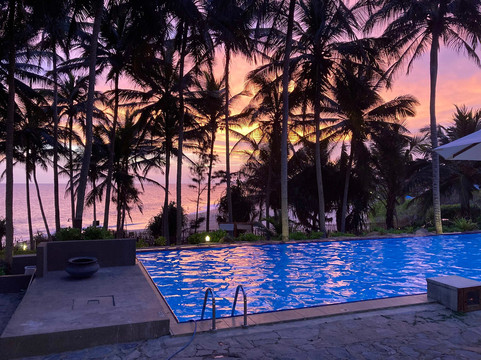 海龟湾大酒店主图