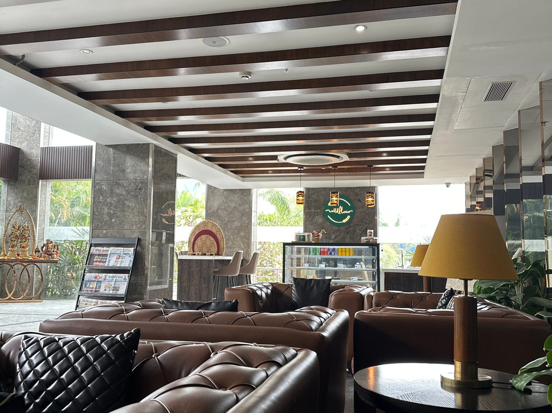 藏红花冠酒店主图