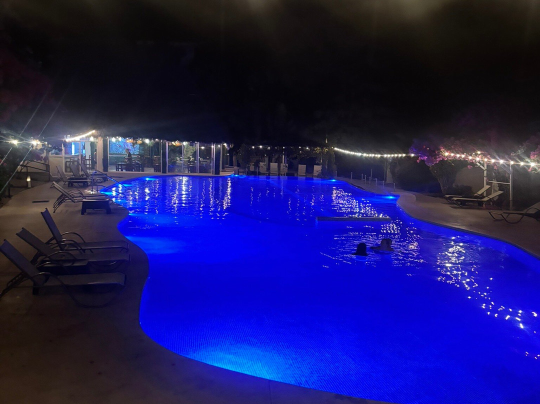 谢伊斯海滩酒店主图