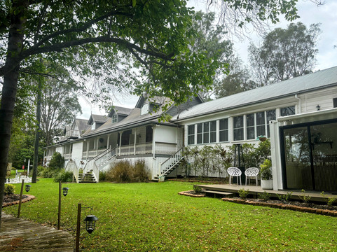 布里布里河滨假日旅馆主图