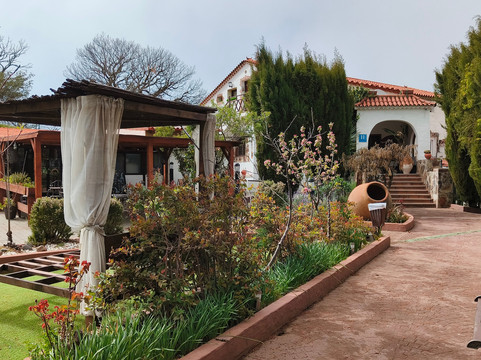 埃尔雷富吉乡村酒店主图