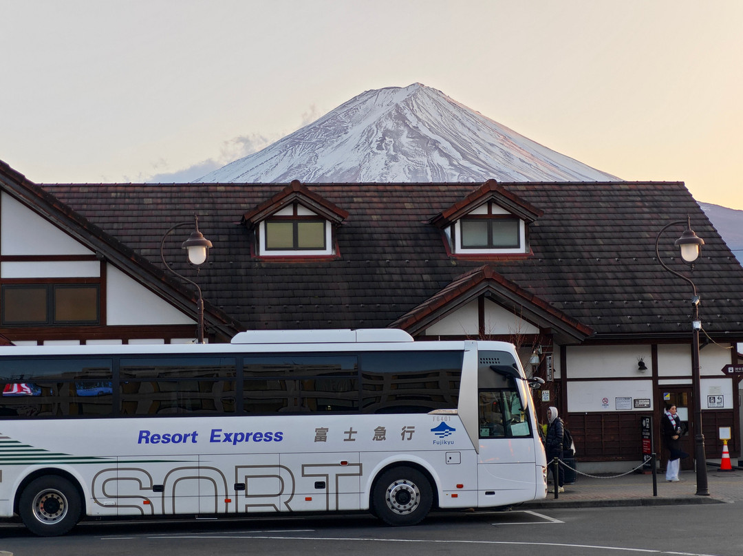 Kawaguchiko Station Bldg.-富士河口湖町必去景点