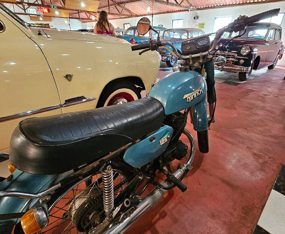 Museu Do Automovel Da Estrada Real-蒂拉登特斯必去景点