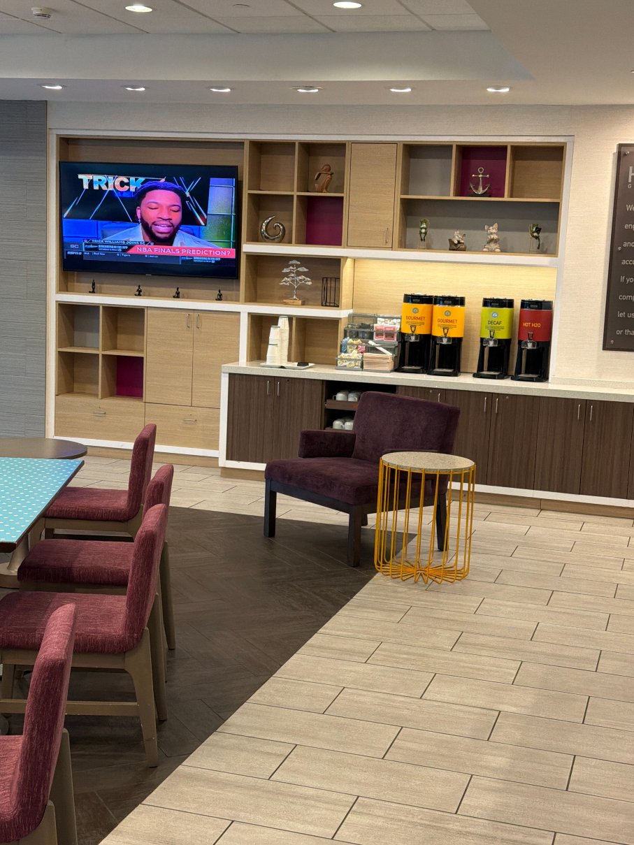 孟菲斯沃尔夫卡瑟佳乐利希尔顿惠庭酒店-旅行者