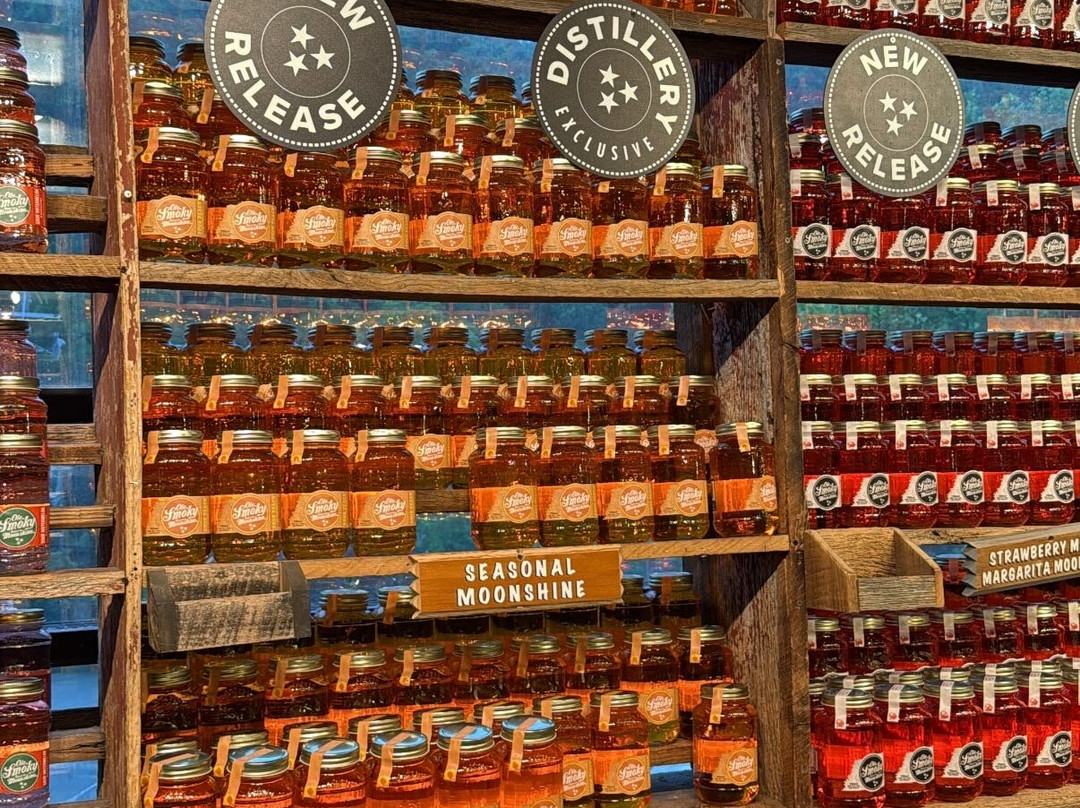 Ole Smoky Distillery - The Holler-盖林柏格必去景点