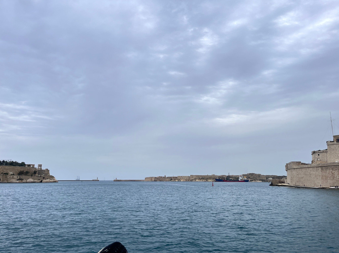 Valletta Ferry Services-斯利马必去景点