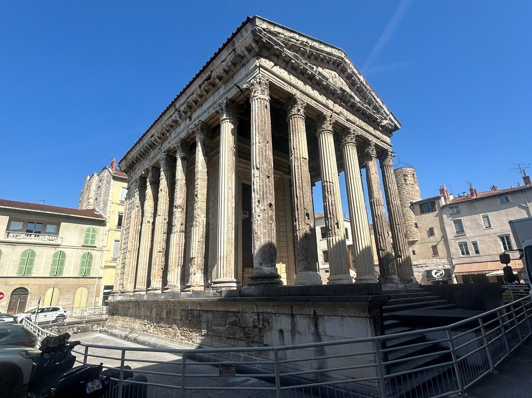 Temple d'Auguste et de Livie-维埃纳必去景点