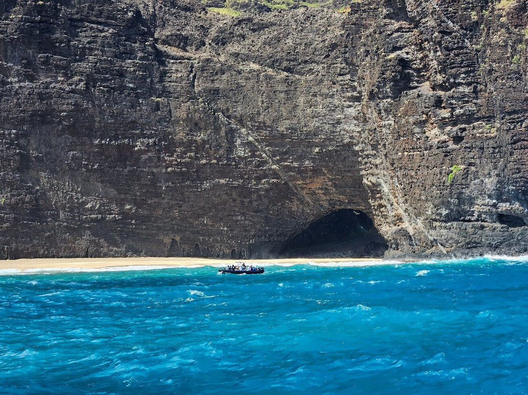 Makana Charters and Tours-卡慕也拉必去景点