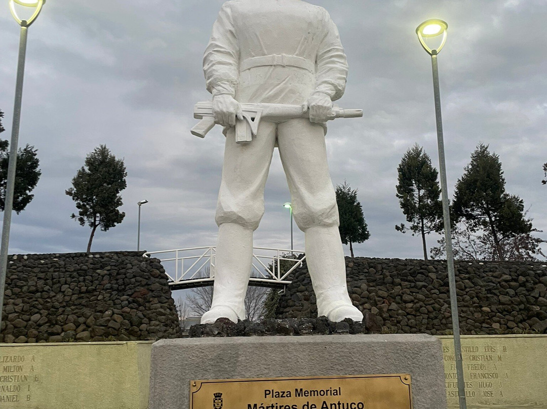 Plaza Memorial Martires De Antuco-Los Angeles必去景点