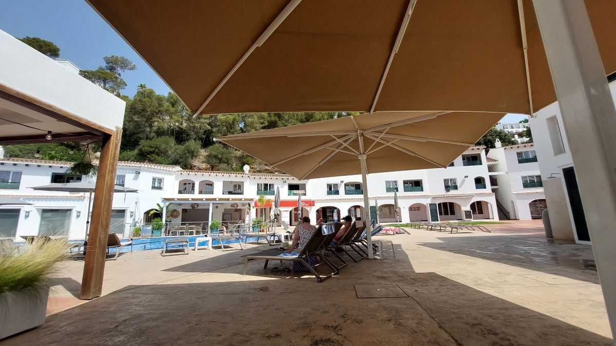 卡拉加尔达纳米努拉酒店及出租式公寓-泳池