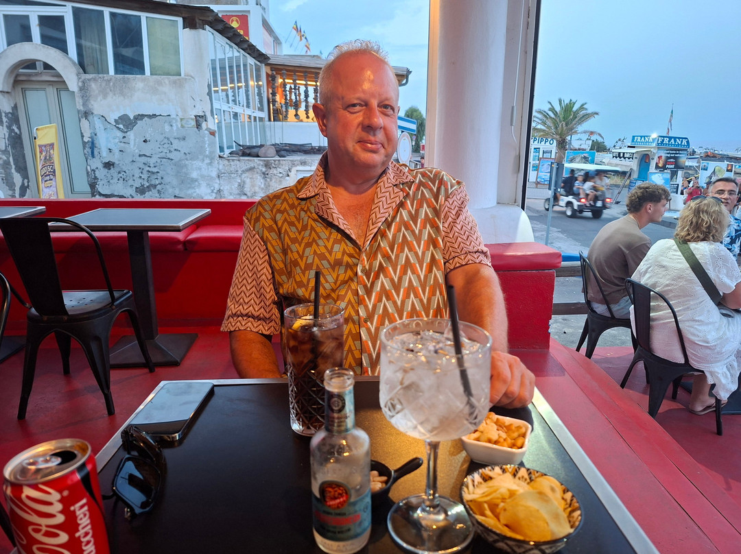 Radio Scari Lounge Bar