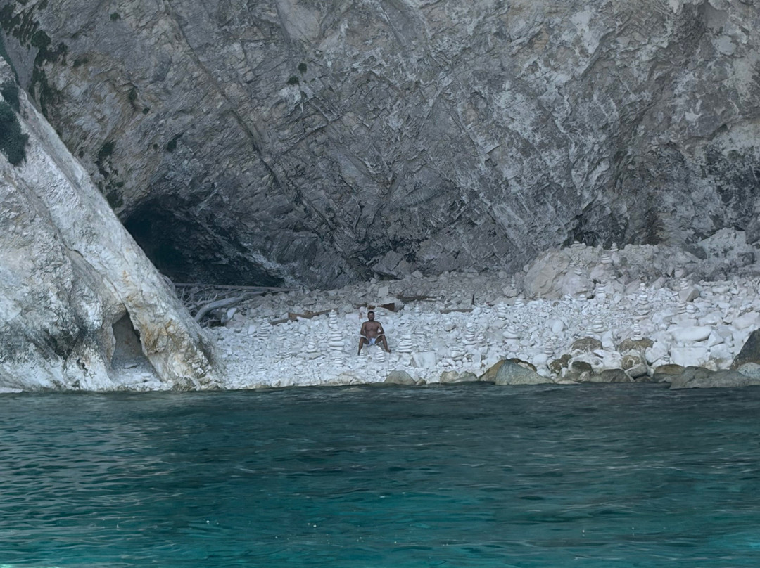 THE BLUE SEA MARIES-Porto Vromi必去景点