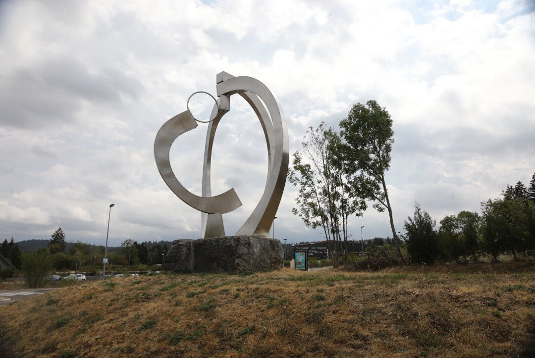 Sculpture le « Quatuor courbe »-Saint-Laurent-en-Grandvaux必去景点