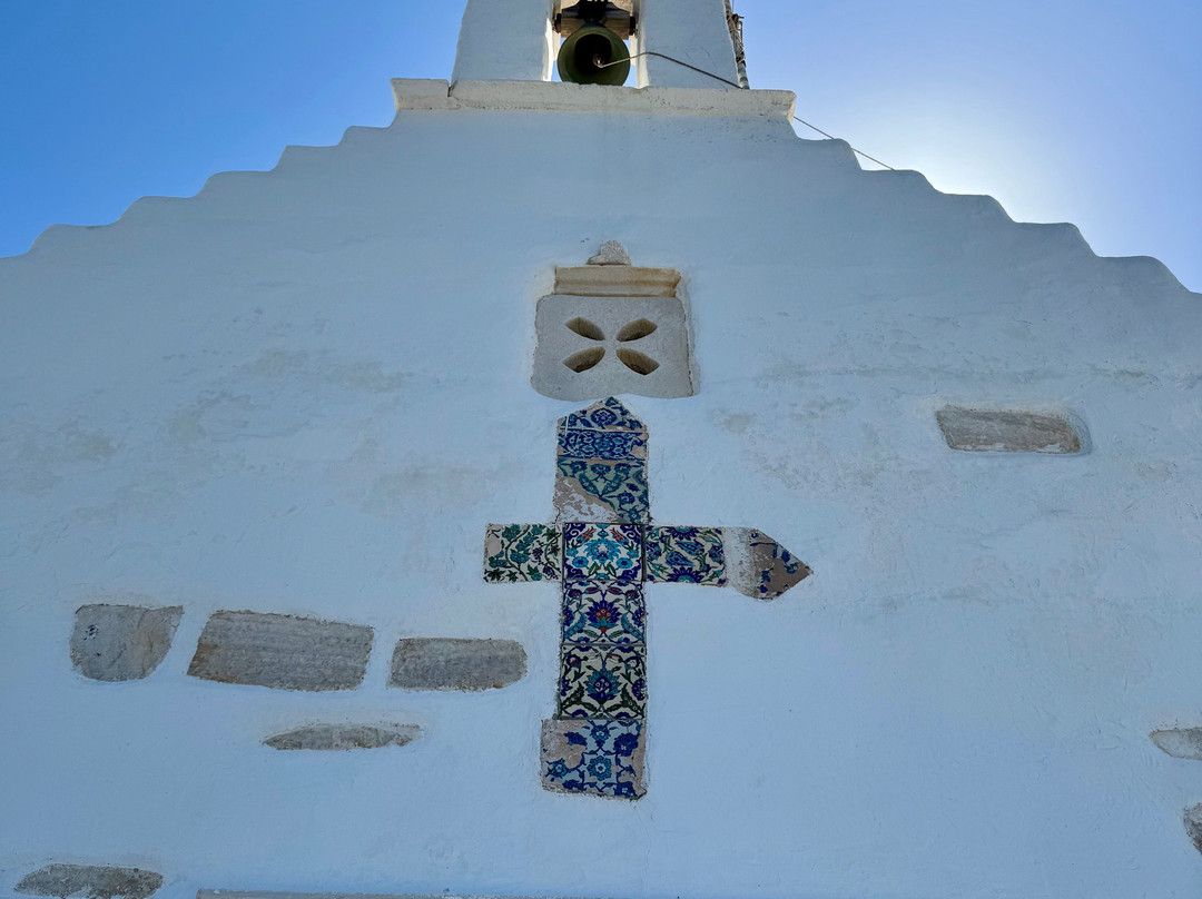 St. Constantine Church-帕罗奇亚必去景点