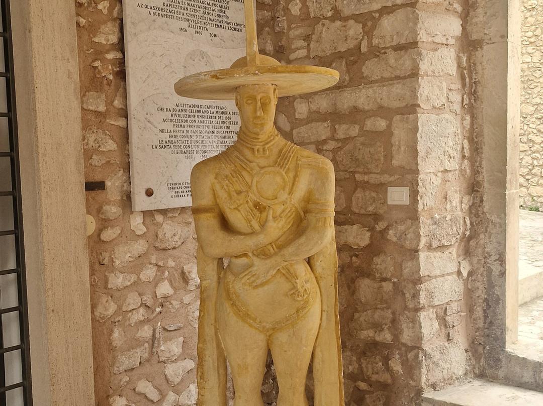 Castello Piccolomini di Capestrano-Capestrano必去景点