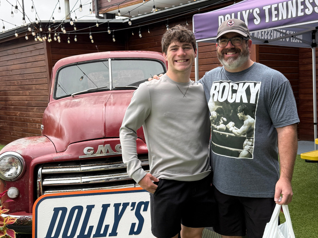 Dolly's Tennessean Travel Stop-Cornersville必去景点