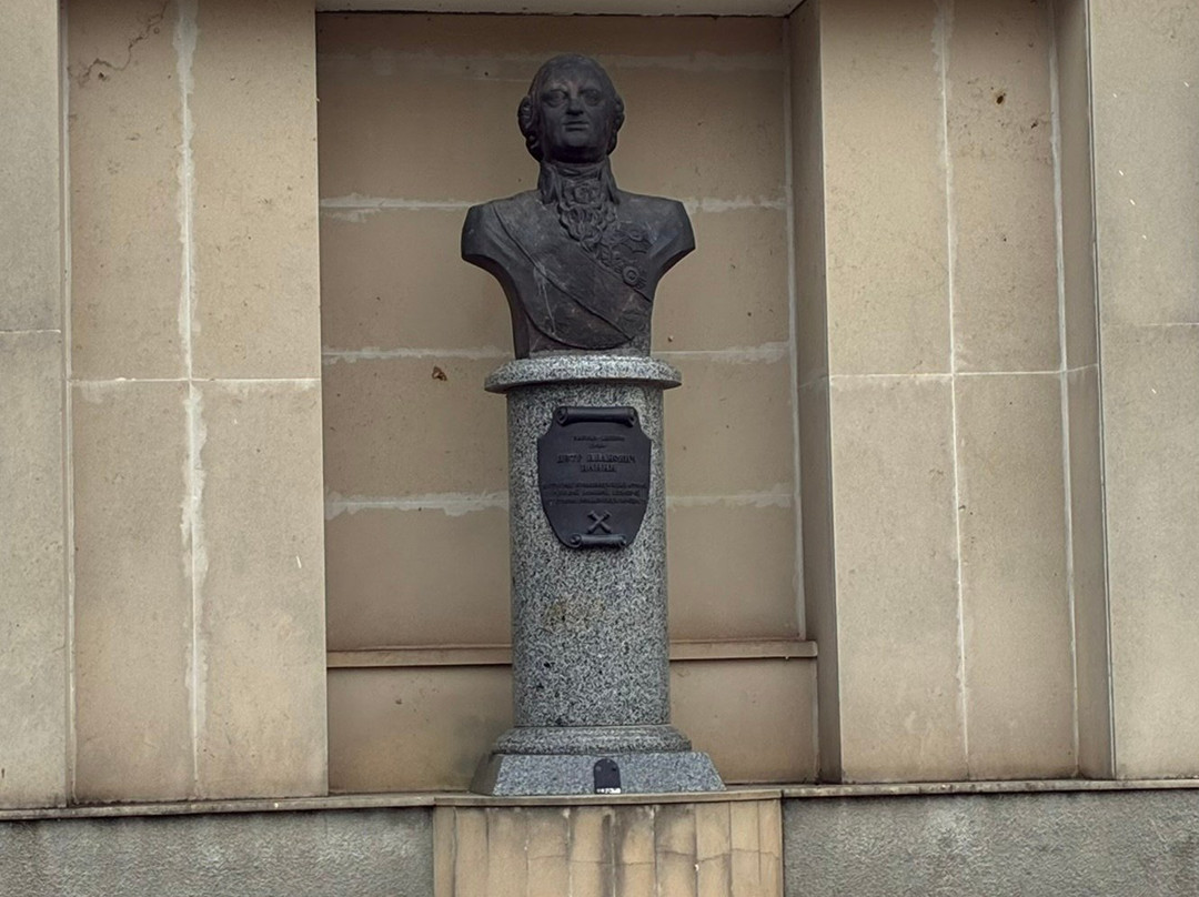 Pyotr Panin Monument-Bender必去景点