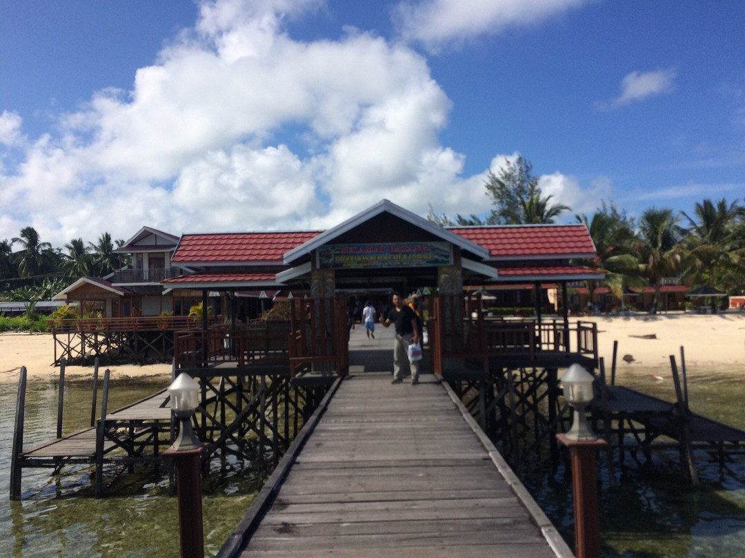 Derawan Beach Cafe & Cottage