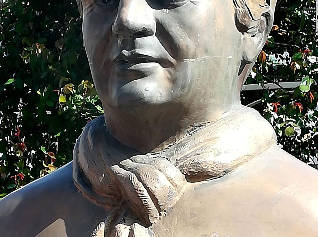 Monument Buste De François Truffaut景点图片