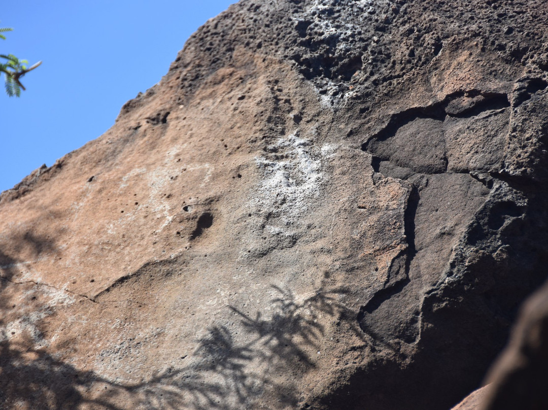 Kukui Point Petroglyphs景点图片