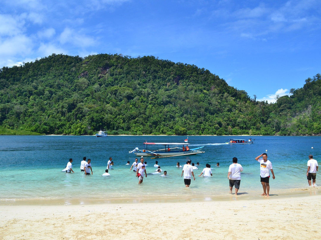 Pasumpahan Island景点图片