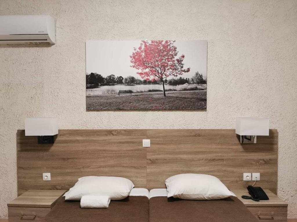 Paradise Hotel主图