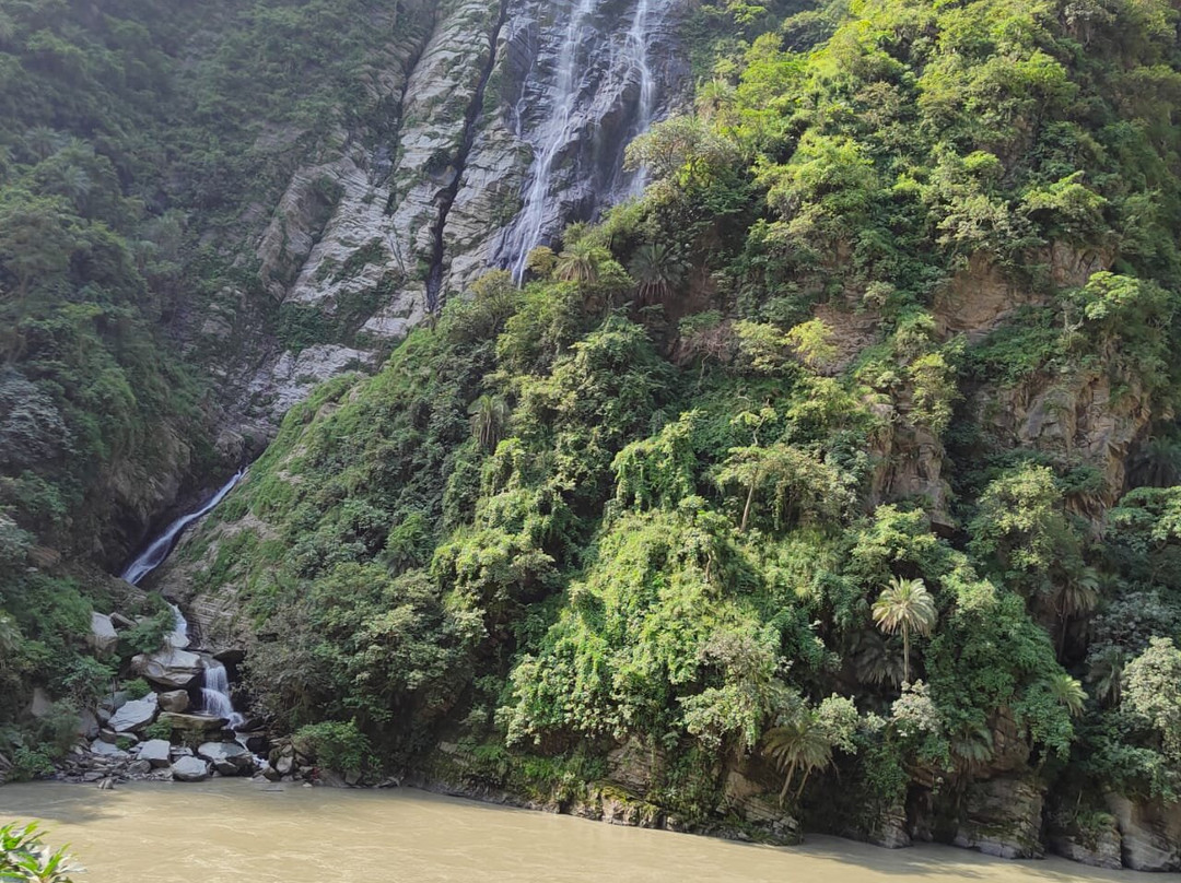 Sam's - Stays & Trails