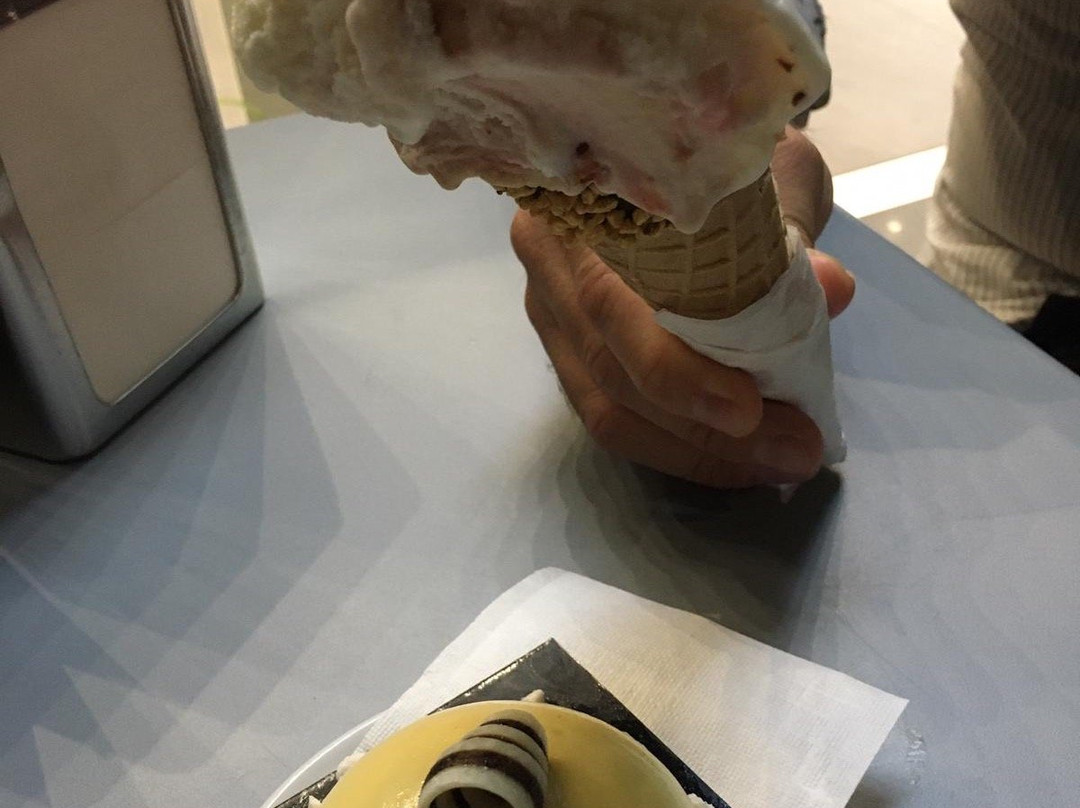 Menoventi - Gelateria Caffetteria
