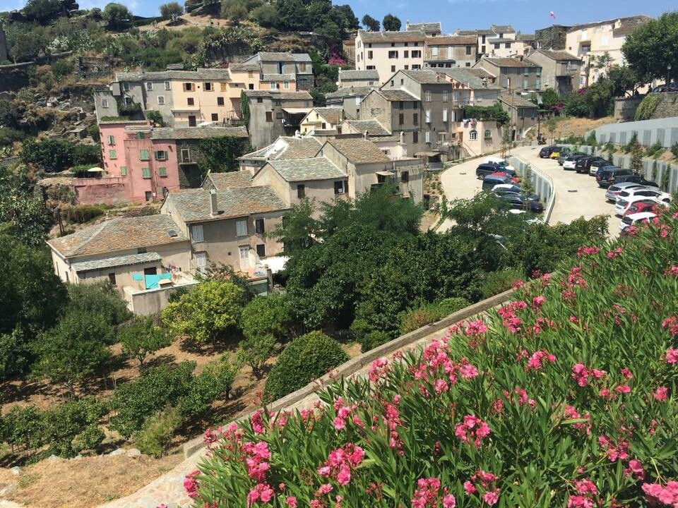 Eglise Sainte Julie-Nonza必去景点