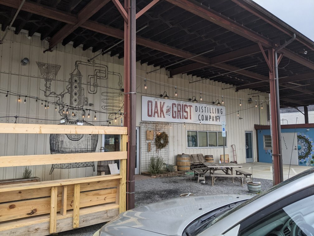 Oak and Grist Distilling Company景点图片