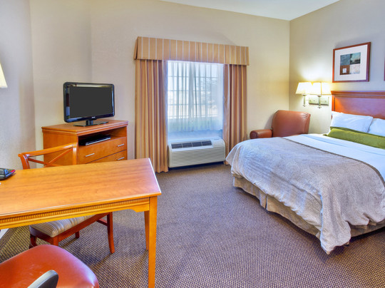 斯托克顿堡烛木套房酒店主图