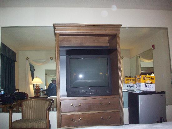 Hilltop Inn & Suites主图