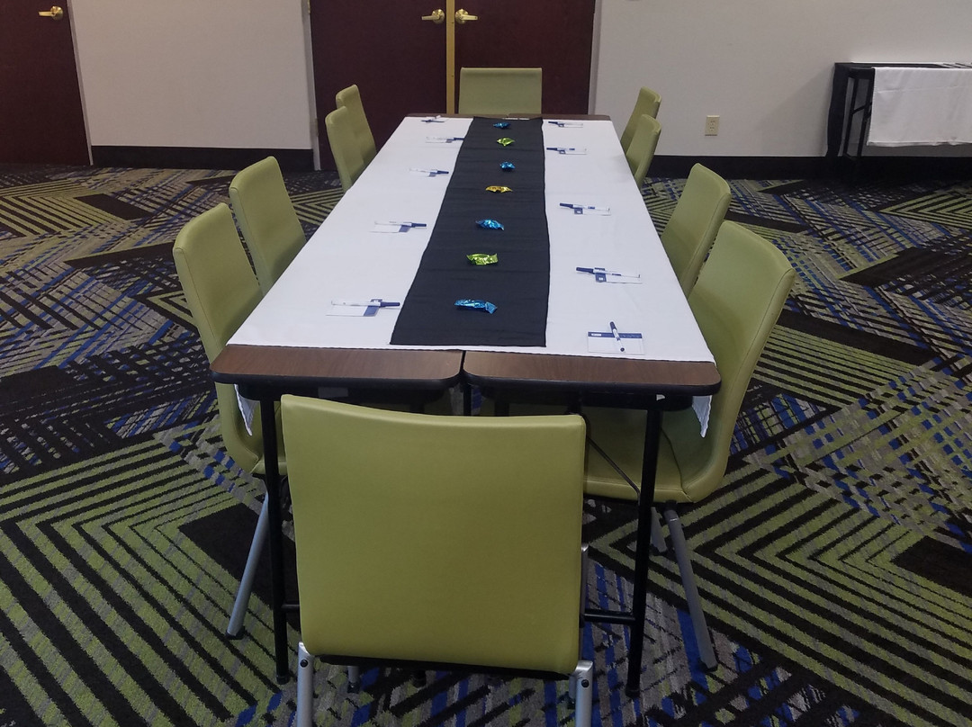 金斯波特梅多维尤I-26快捷假日&套房酒店主图