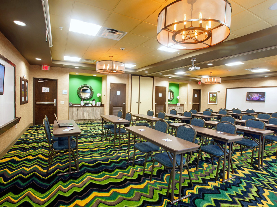 Holiday Inn Express & Suites Perry-national Fairground Area By IHG主图