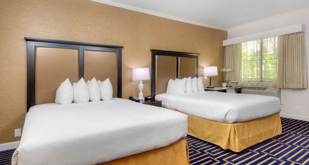 Best Western Plus Palm Court Hotel主图