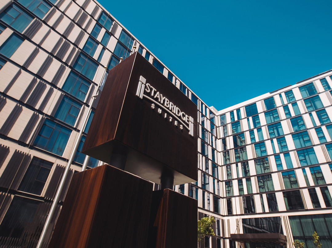 Staybridge Suites Dubai Al-Maktoum Airport by IHG主图