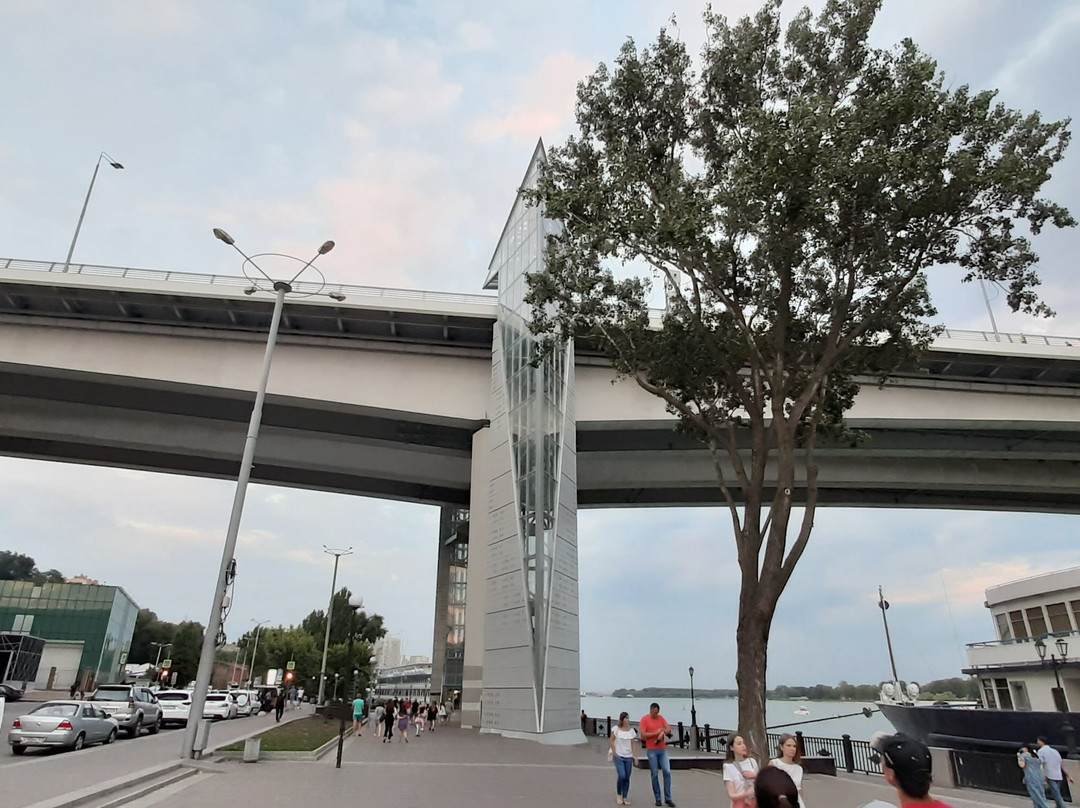 Voroshilovskiy Bridge景点图片