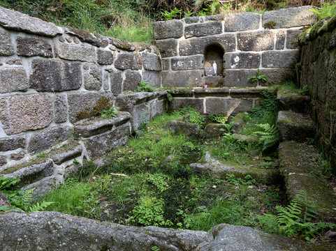 Fontaine Notre-dame De Pendreo-Belle-Isle-en-Terre必去景点