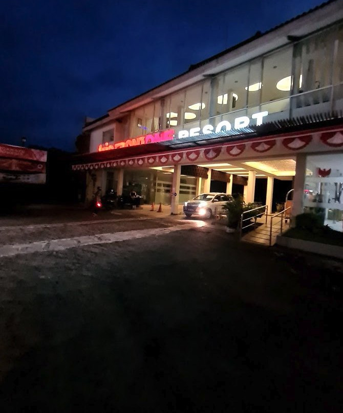 Front One Resort Magelang主图