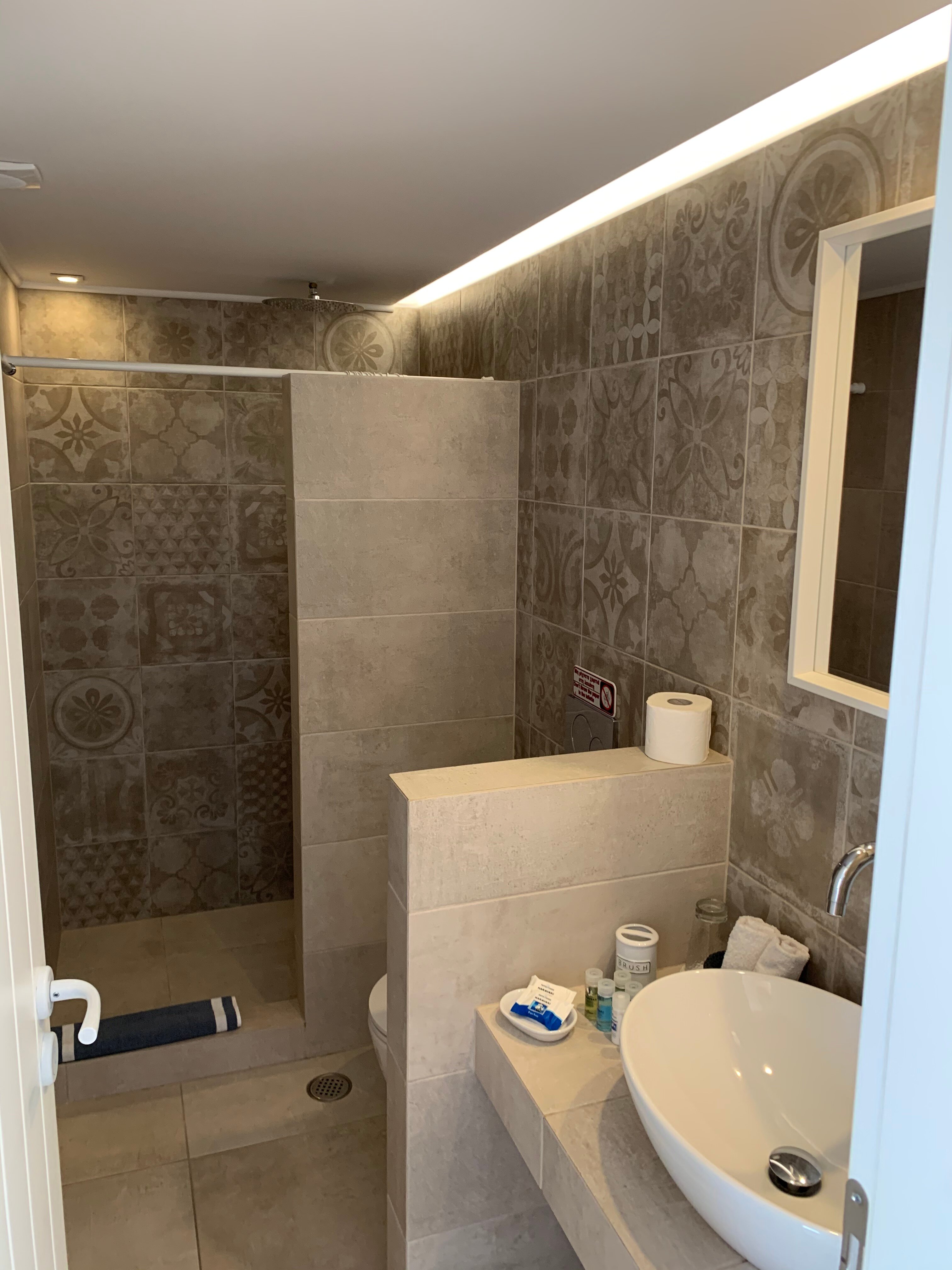 To Rantevou Tis Alykis Rooms & Apartments-浴室